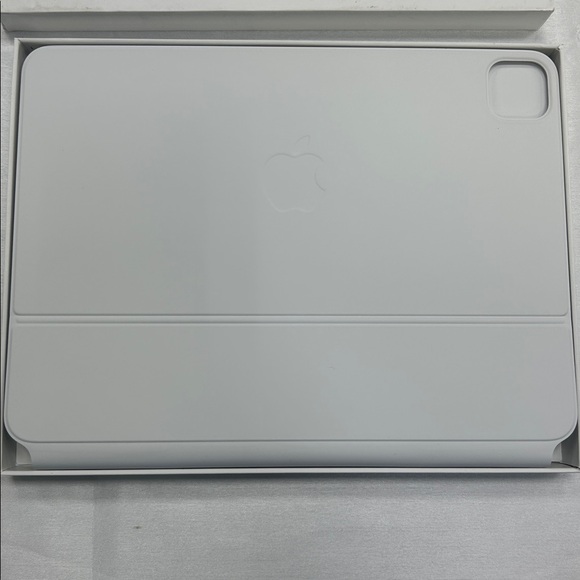 Apple iPad Magic Keyboard - White - Picture 2 of 7